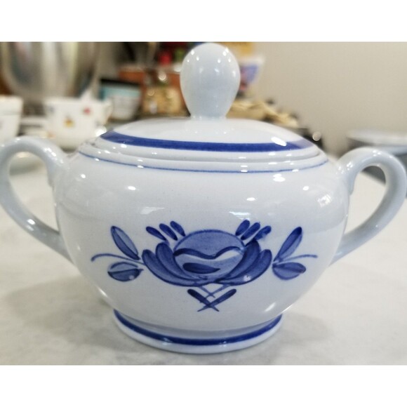 Arabia of Finland Blue Rose Sugar Bowl and Lid vintage - Picture 1 of 11